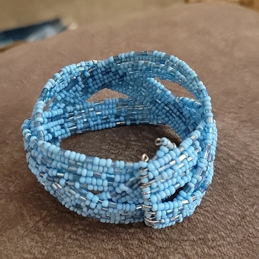 5/$25 VTG 1990s Turquoise Colored Glass Beaded Braided Chunky Cuff Bracelet - Picture 3 of 6